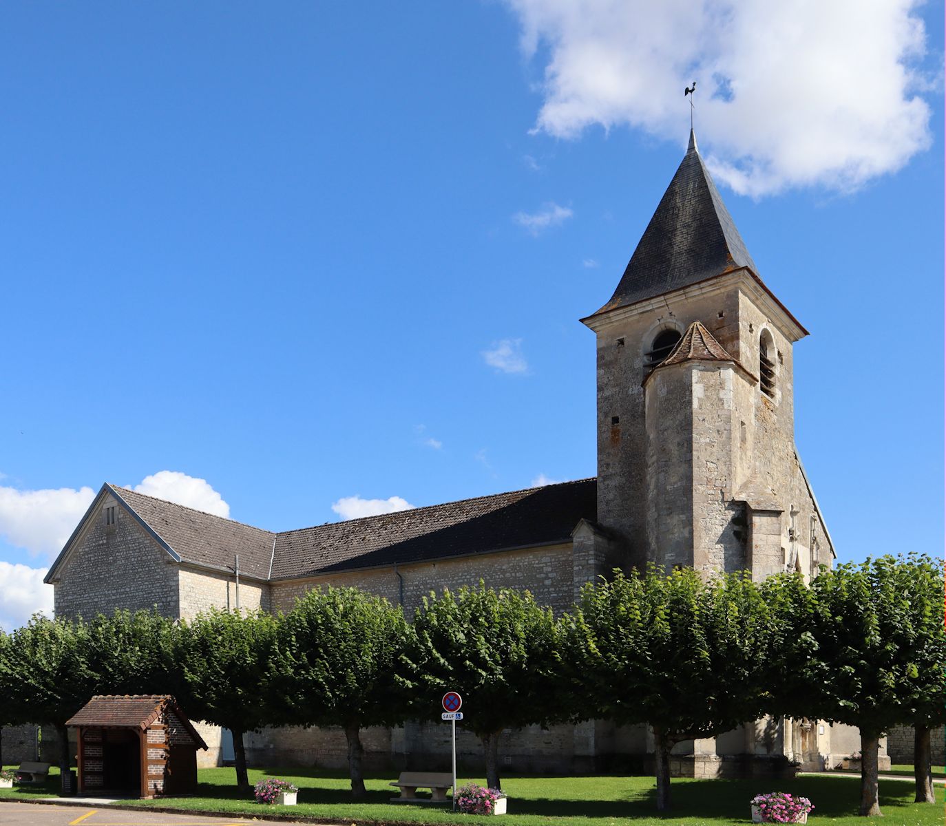 heutige Kirche in Jully-sur-Sarce