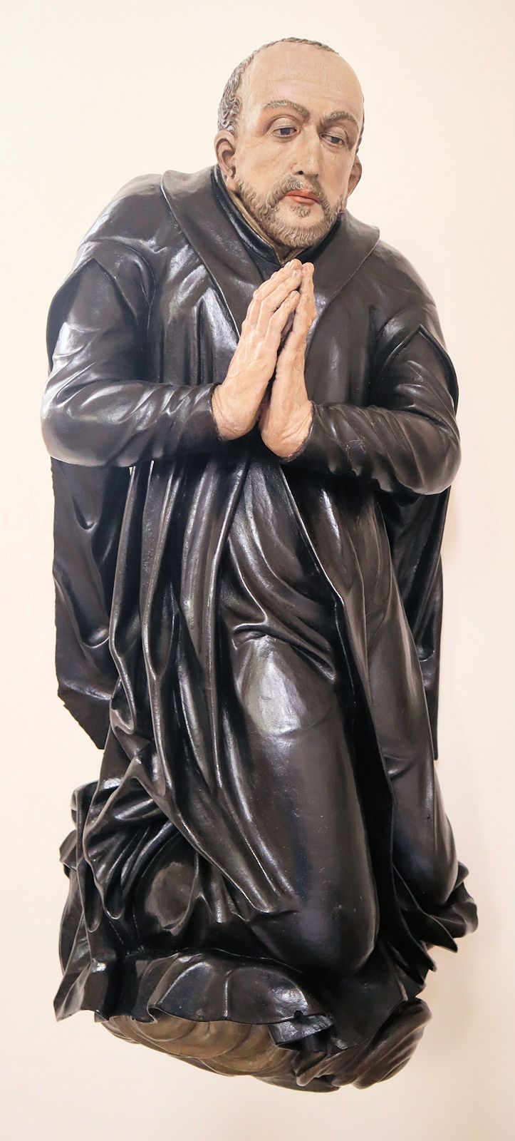 Statue: Jakob Rem in seiner Vision der Gottesmutter vom 6. April 1604, wohl 1640, aus der Kapelle des "Colloquium Marianum" im damaligen Kolleg der Jesuiten, heute im Liebfrauenmünster in Ingolstadt