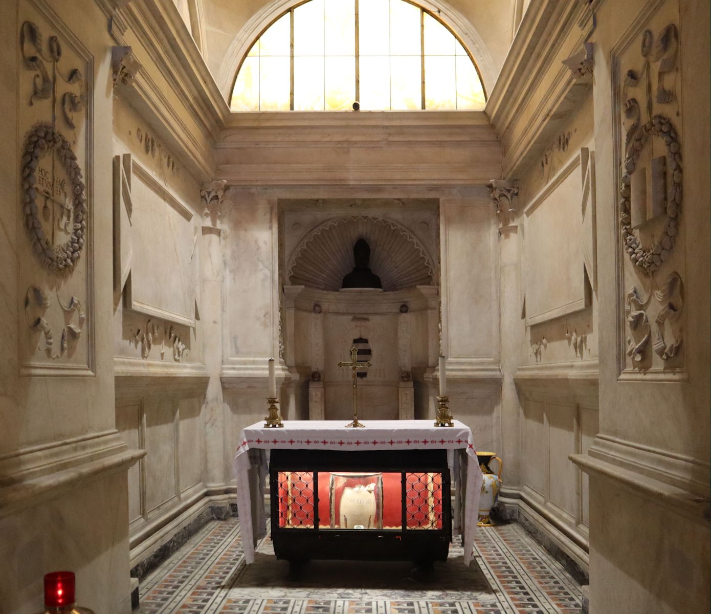 die „Succorpo-Kapelle„, die Krypta mit Januarius' Reliquien in der Kathedrale in Neapel