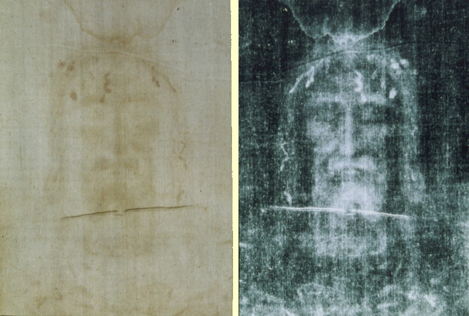 Das Gesicht aus dem Grabtuch von Turin im Original (links) und als Negativ