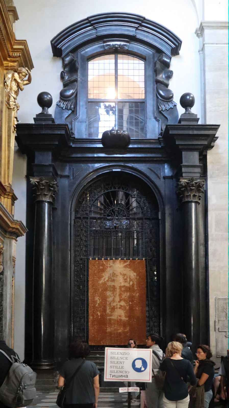 Eingang zur „Königlichen Kapelle des Heiligen Grabtuches” im Dom in Turin, inzwischen geschlossen