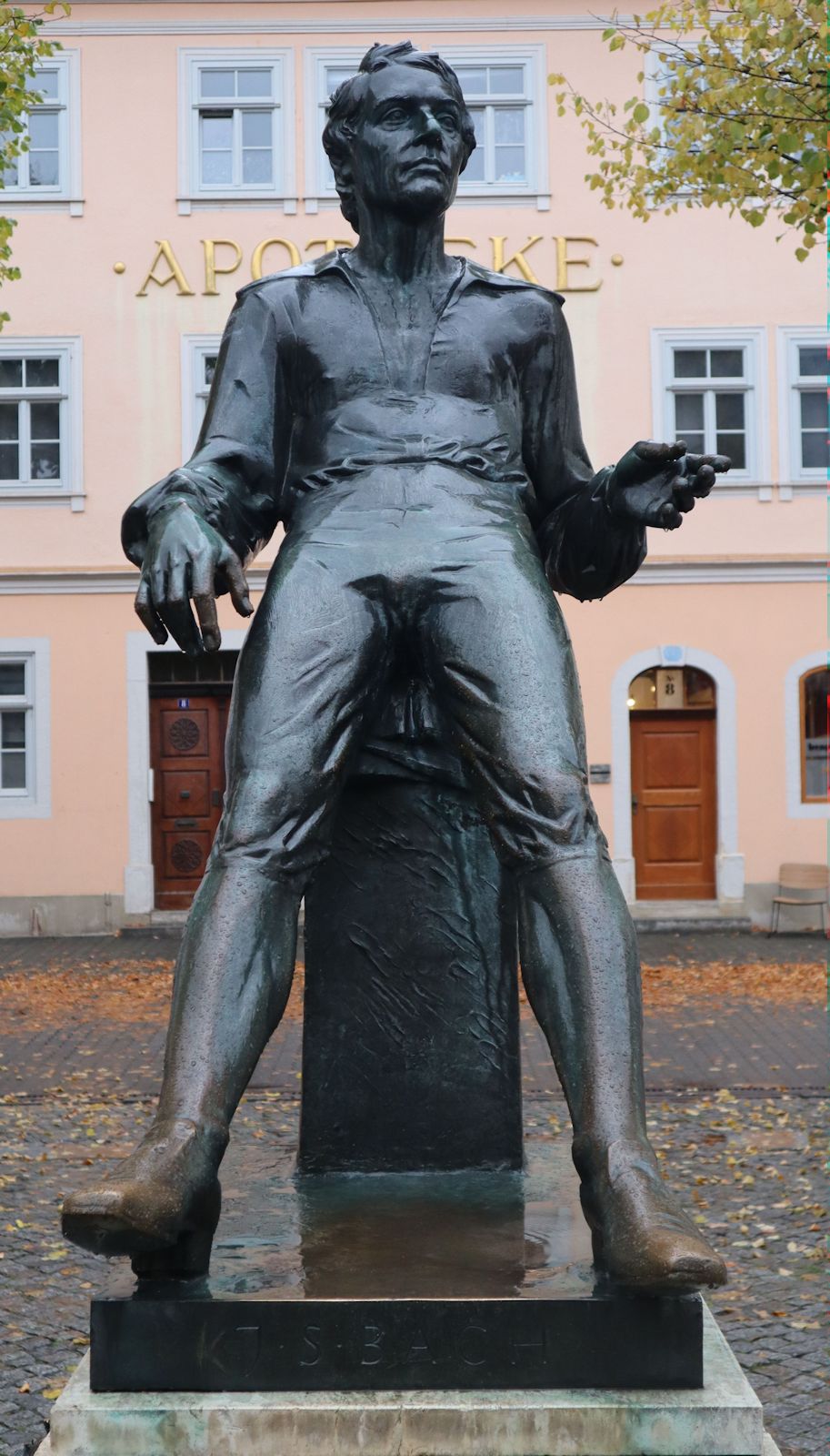 Bernd Göbel: Denkmal, 1985, auf dem Marktplatz in Arnstadt