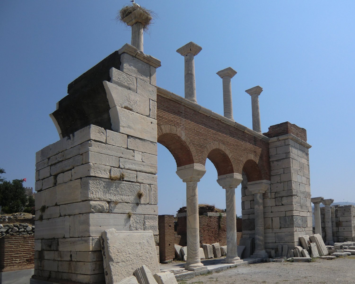 Rekonstruierte Seitenwand im Schiff der Johannes-Kirche in Ephesus/Selçuk