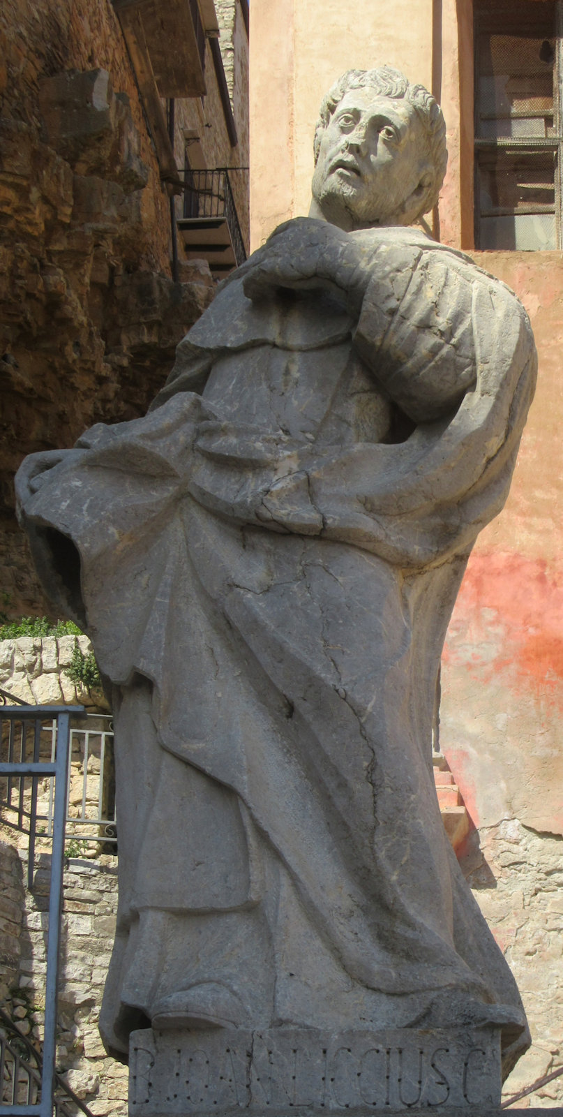 Statue vor dem Dom in Caccamo