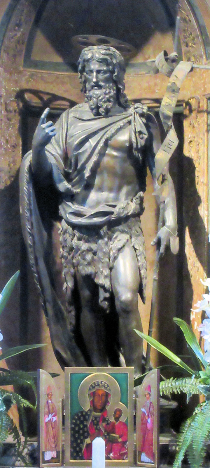 Statue in der Taufkapelle San Giovanni in Fonte am Lateran in Rom