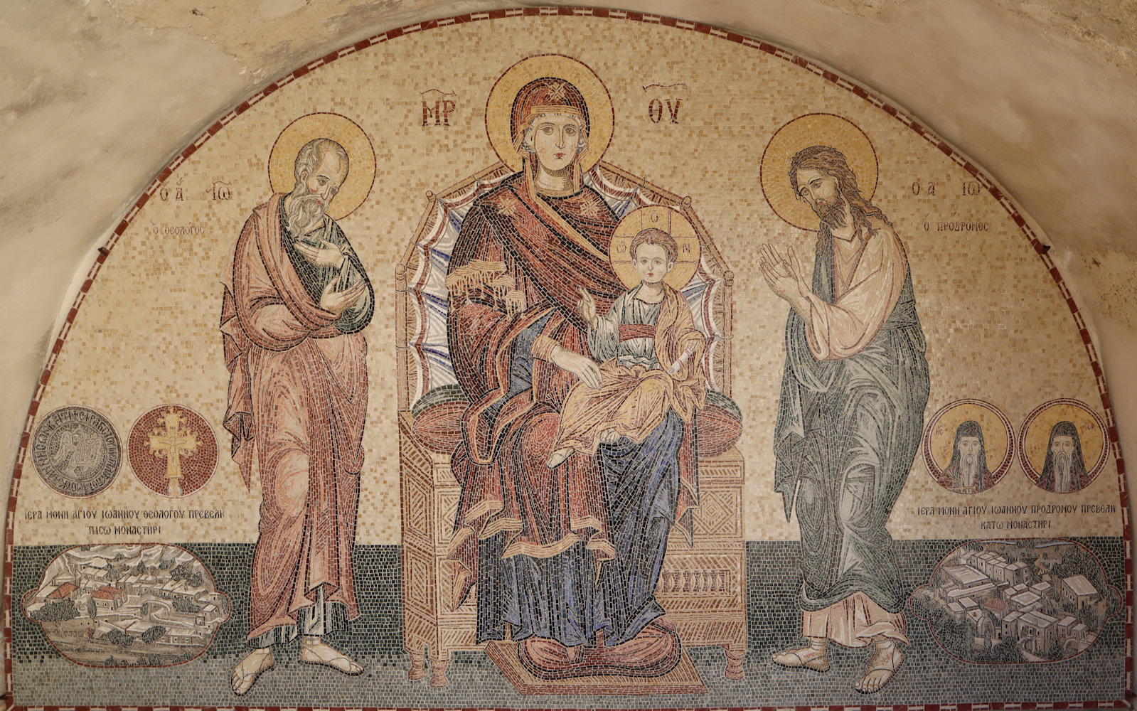 Mosaik: Johannes (rechts) mit Johannes „dem Theologen” (links) und Maria mit den Jesuskind, im Kloster Preveli auf Kreta