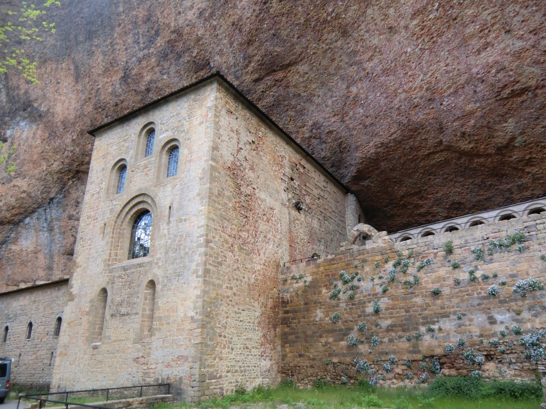 Das von Felsen überdeckte Kloster San Juan de la Peña