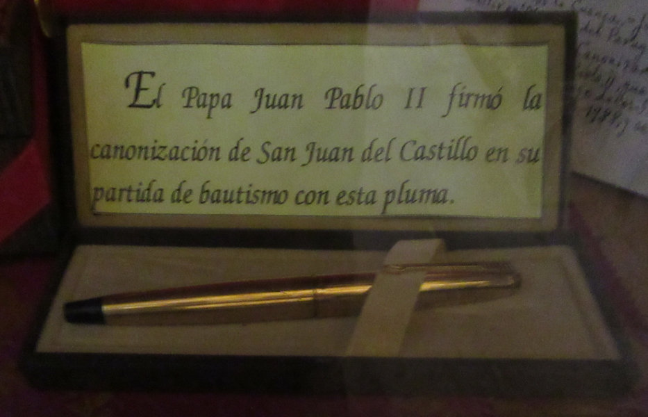 Originalfüller, mit dem Papst Johannes Paul II. die Urkunde zur Heiligsprechung unterzeichnete, in der Stiftskirche in Belmonte
