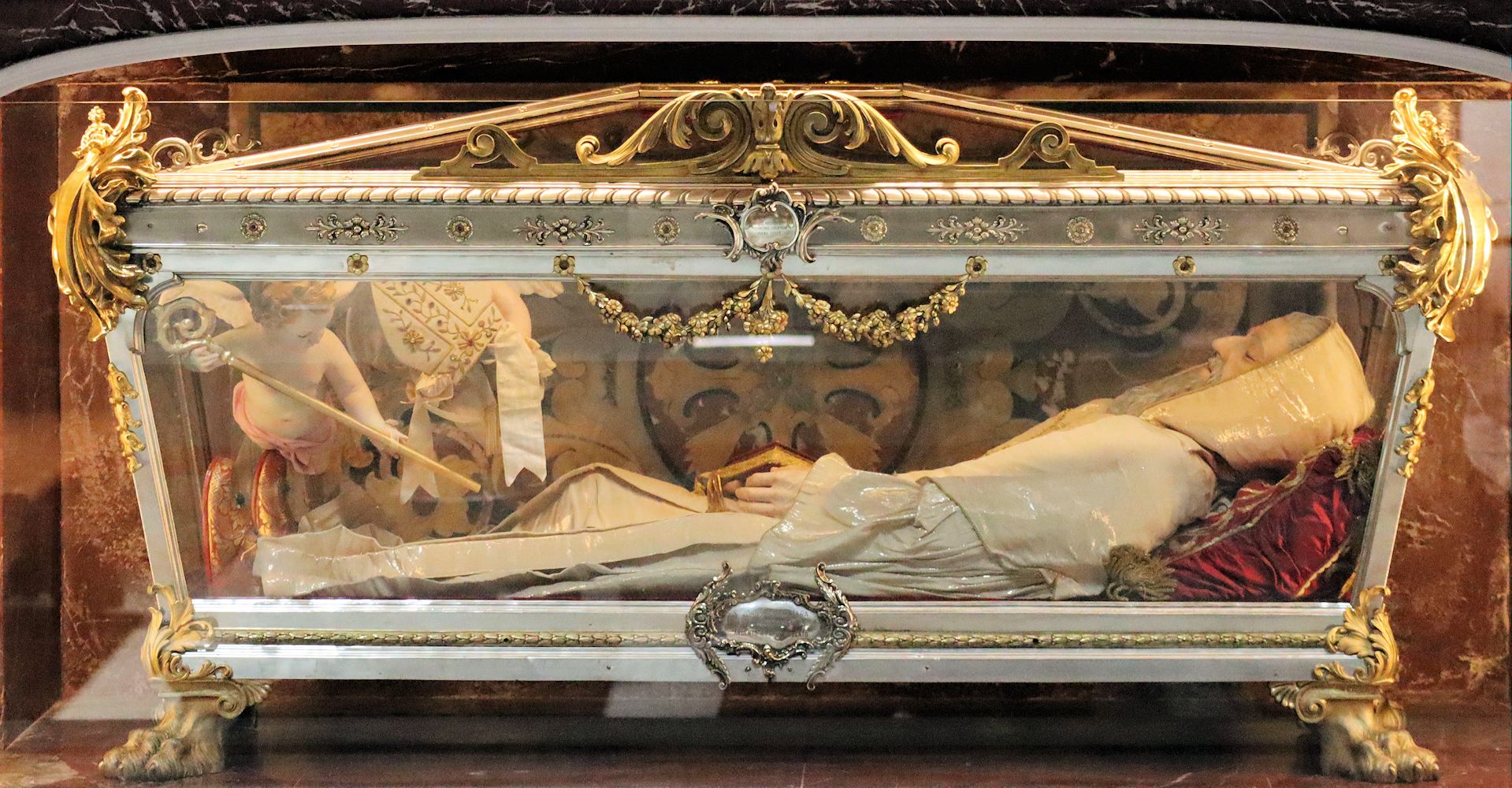Liegefigur in der Kathedrale in Matera
