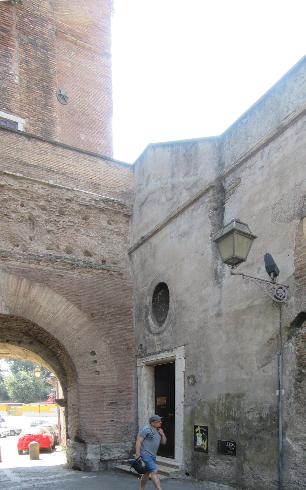 Eingang zum Trinitarierkloster an San Tommaso in Formis in Rom