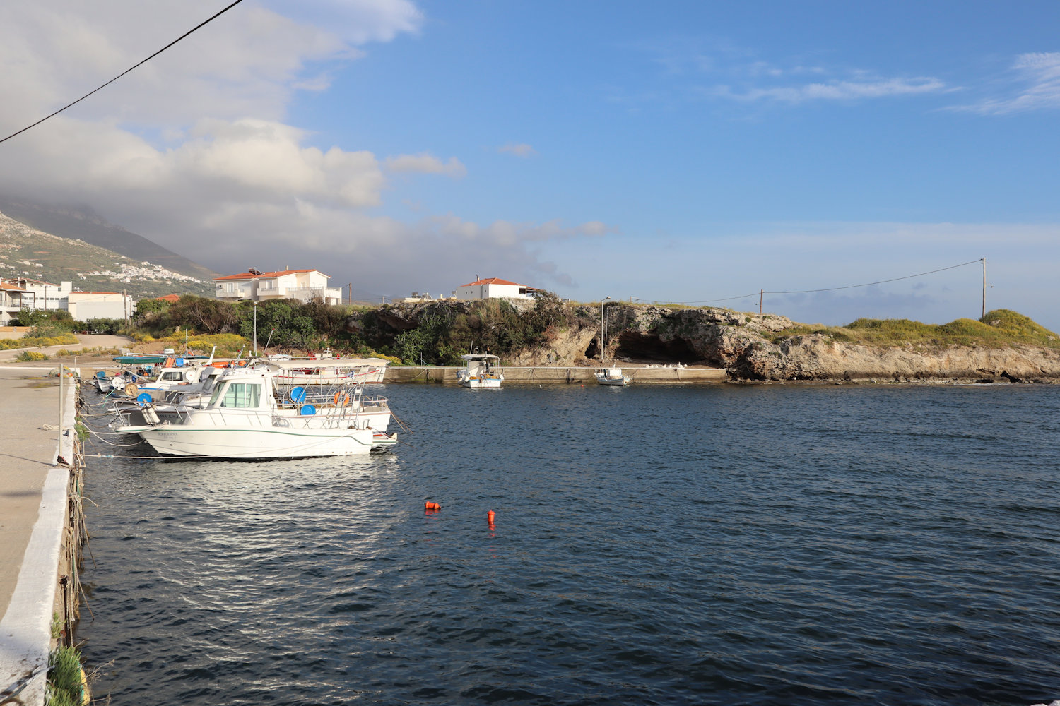 Der kleine Fischerhafen von Neapoli Voion