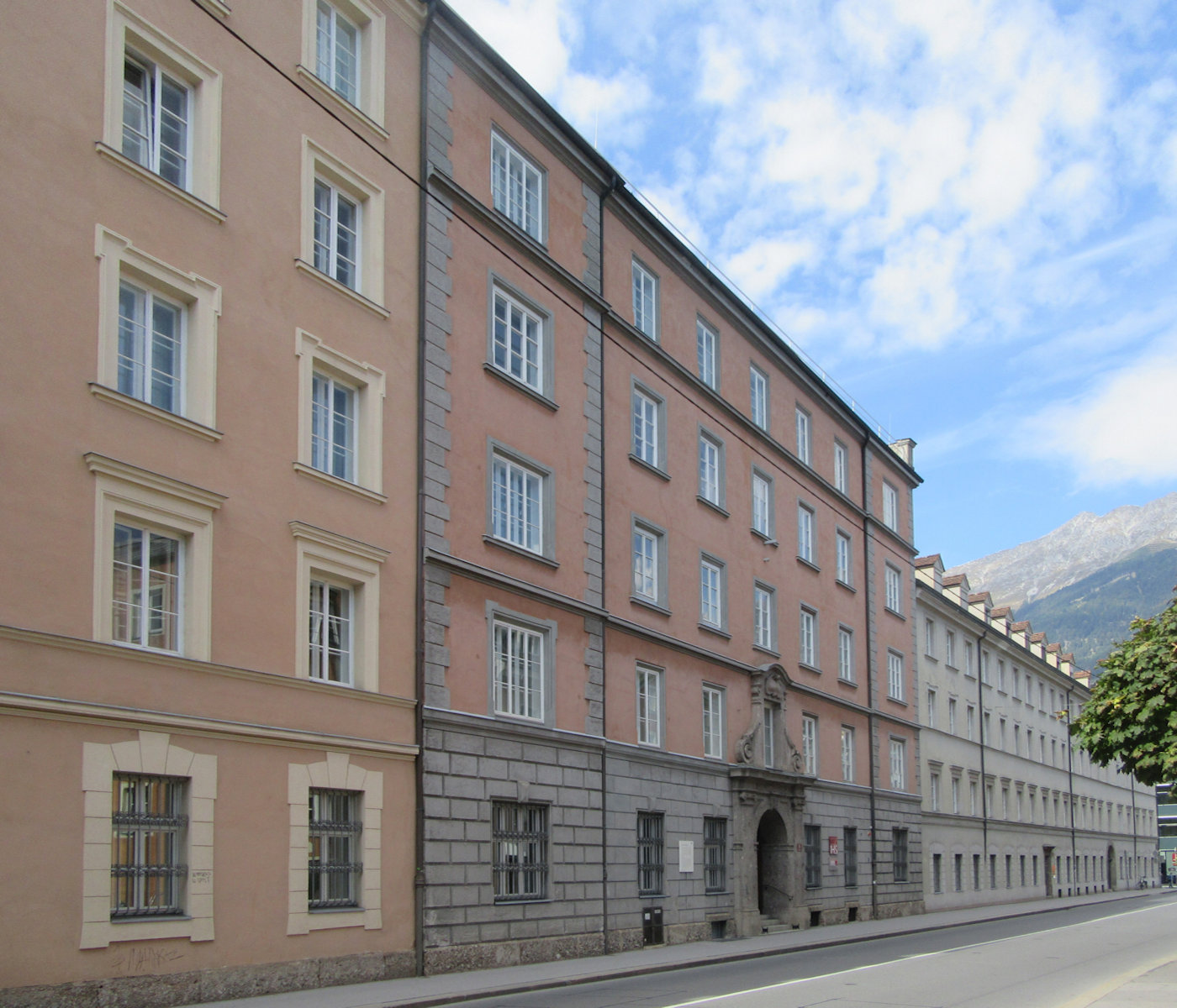 Theologischen Konvikt der Jesuiten in Innsbruck, gegründet 1562 von Petrus Canisius, 1911 verlegt und 2013 an seinen Ursprungsort zurückgekehrt