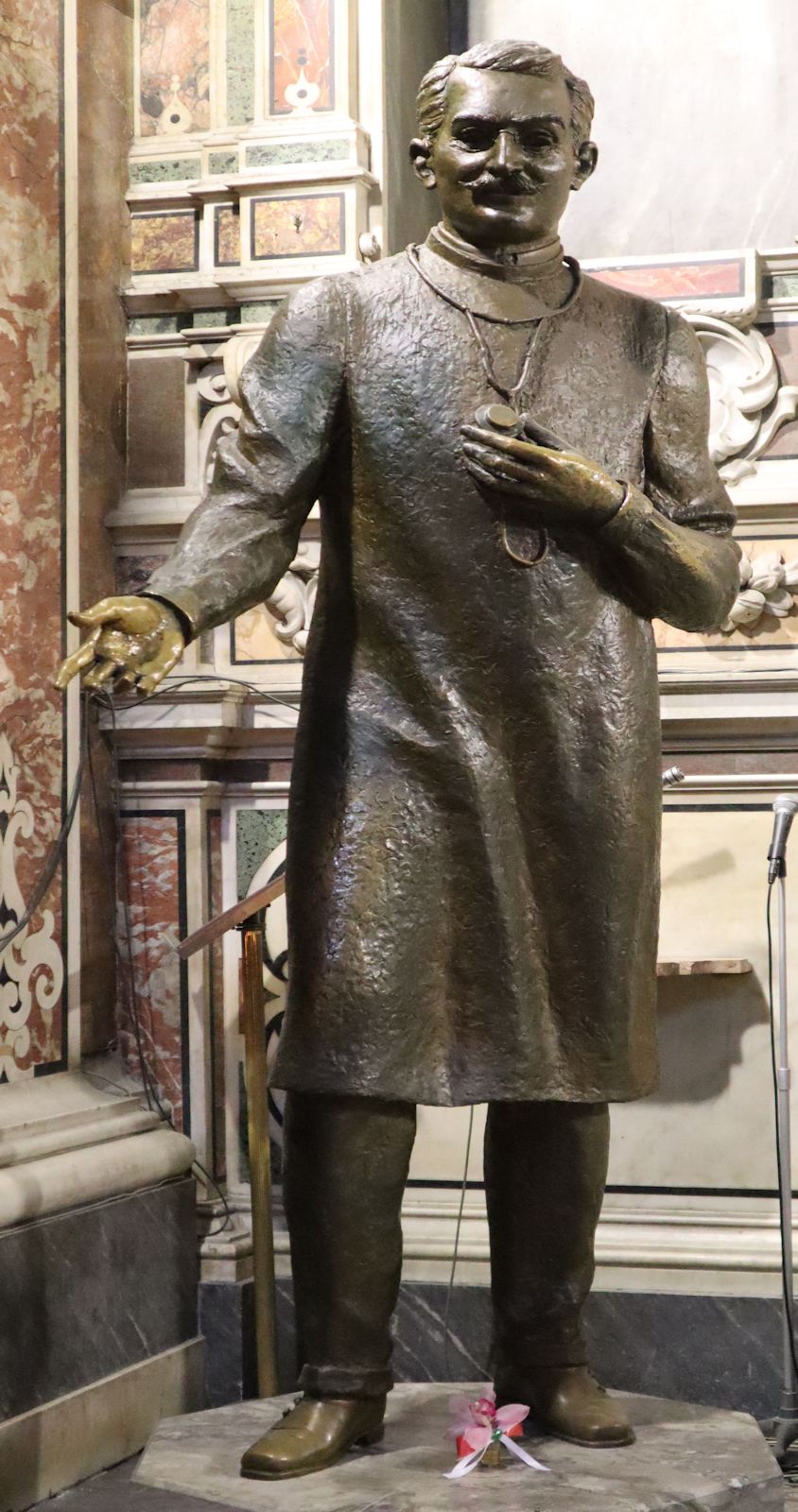 Pierluigi Solpelsa: Statue, in der Kirche del Gesù Nuovo in Neapel