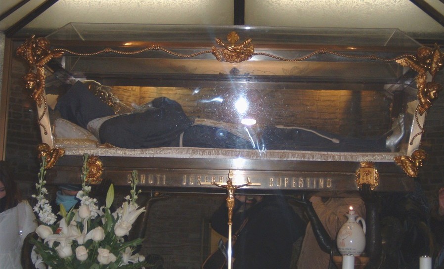 Schrein im für Giuseppe errichteten Heiligtum in Osimo