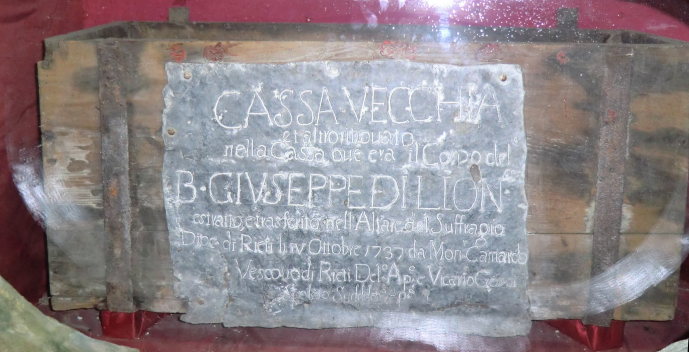 Alter Kasten für Giuseppes Reliquien, in dem diese zunächst in Rieti verwahrt und 1737 ins Kloster Carnaida überführt wurden, heute im Santuario Giuseppe in Leonessa
