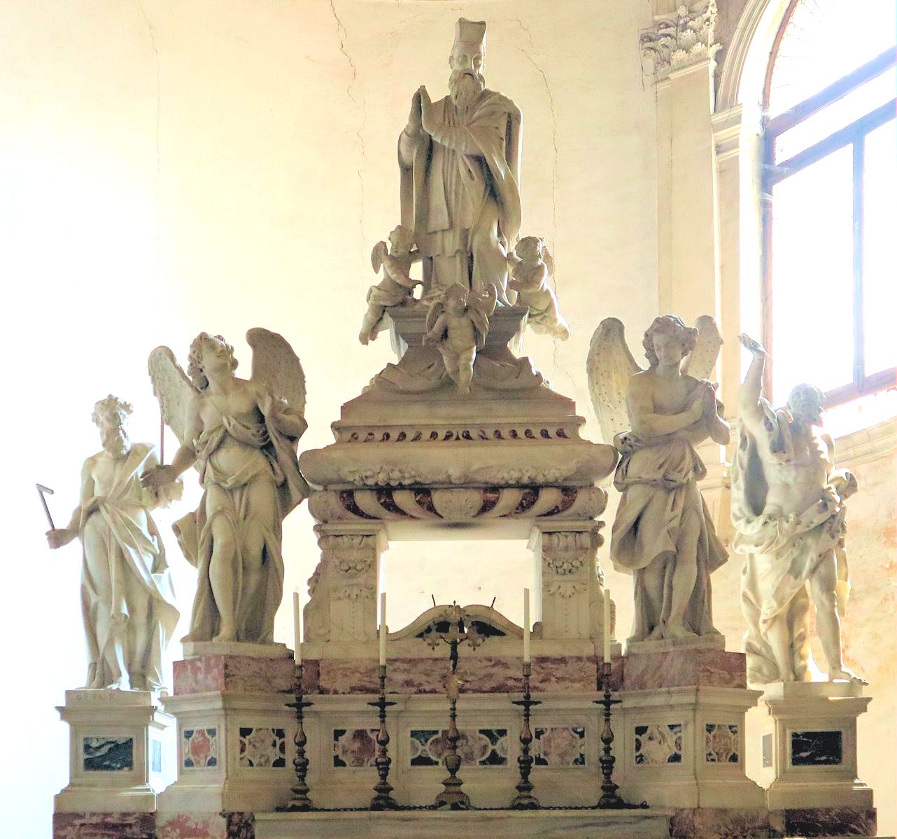 Bernardo Falcone: Urius' Sarg und Altar, 1682, in der ihm geweihten Kapelle in der Basilika Santa Giustina in Padua