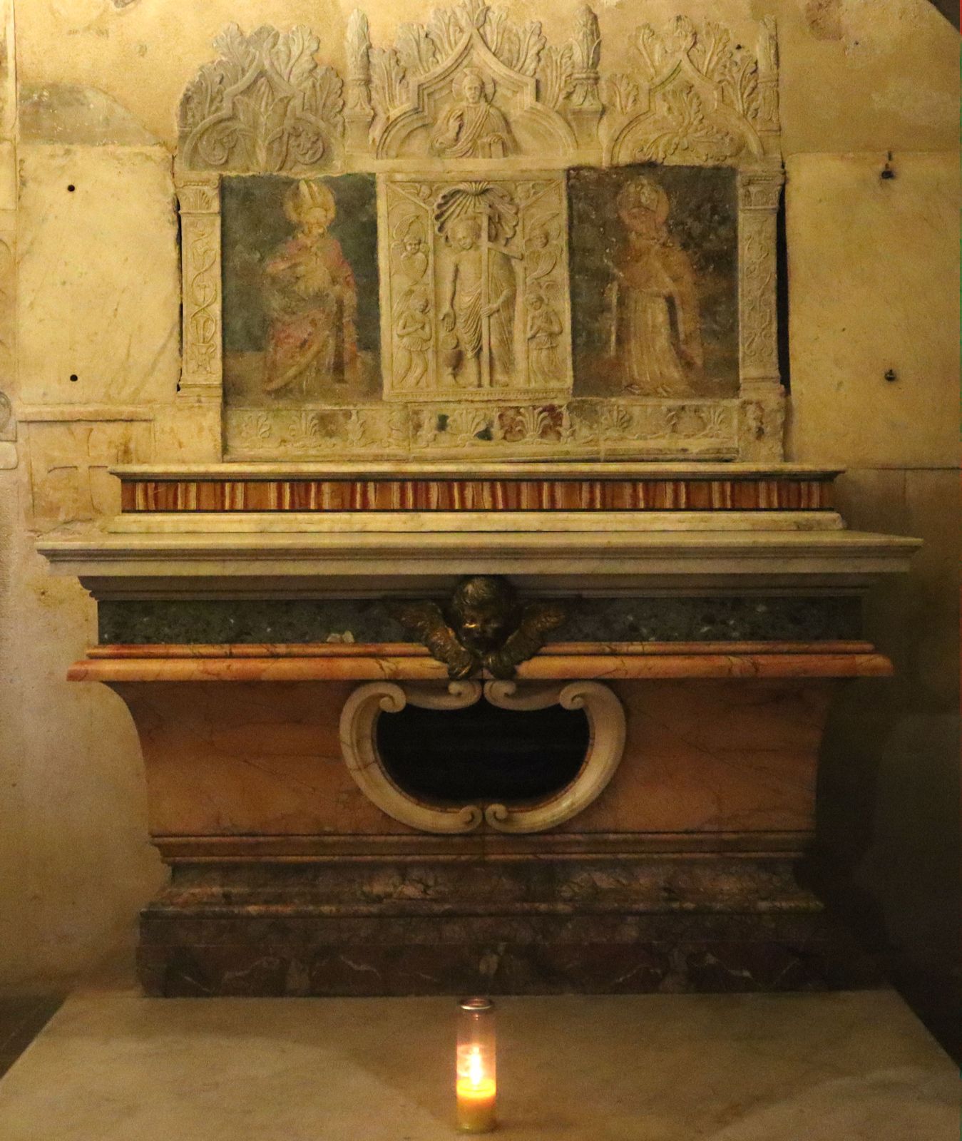 Die Kapelle mit Juvenals Grab, erhalten in der Kathedrale in Narni
