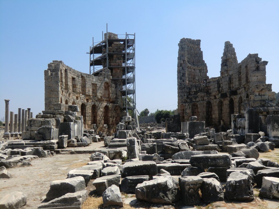 Ruinen des Gymnasiums in Perge