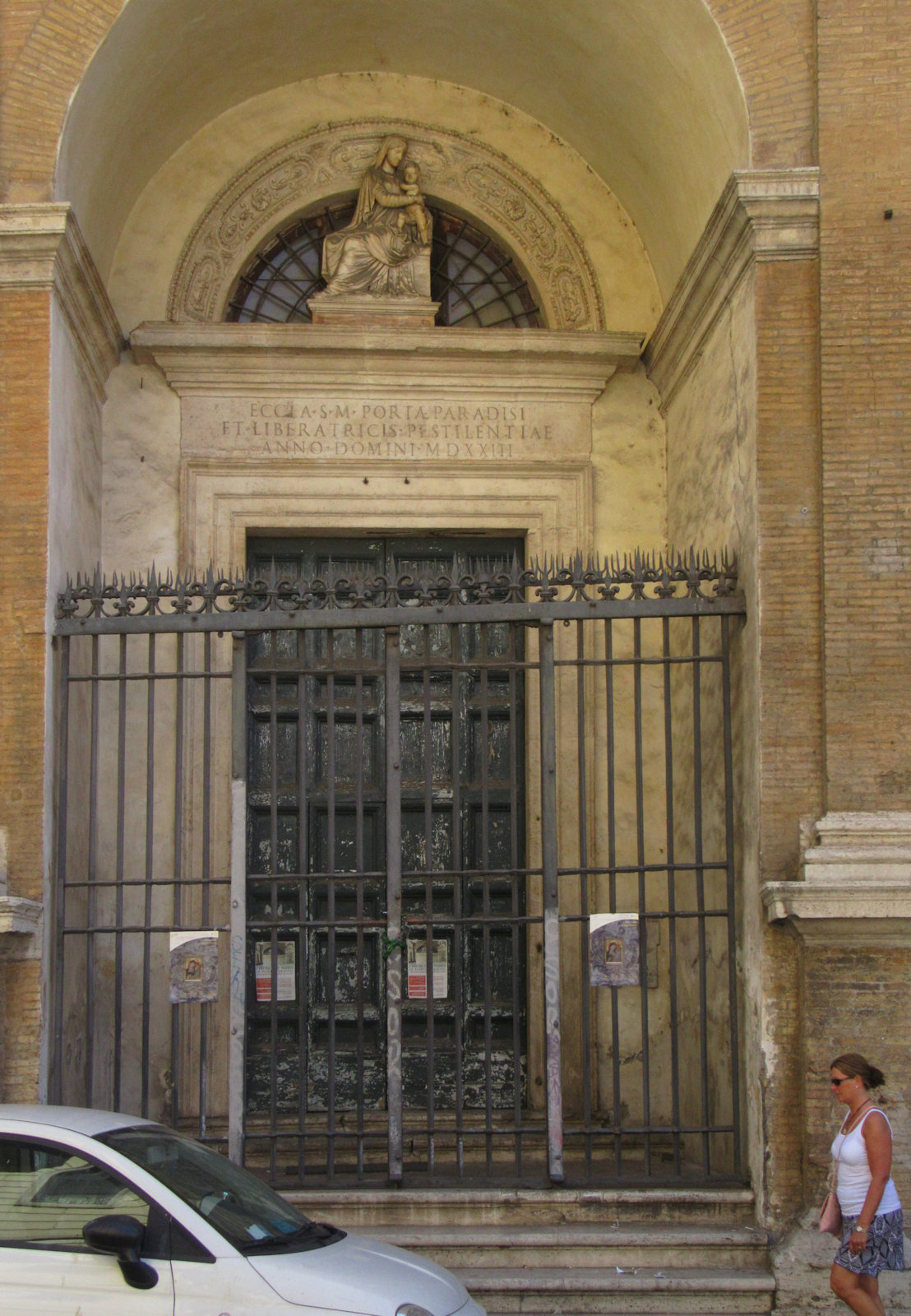 Eingang zum Ospedale San Giacomo degli Incurabili in Rom; 2008 wurde es geschlossen