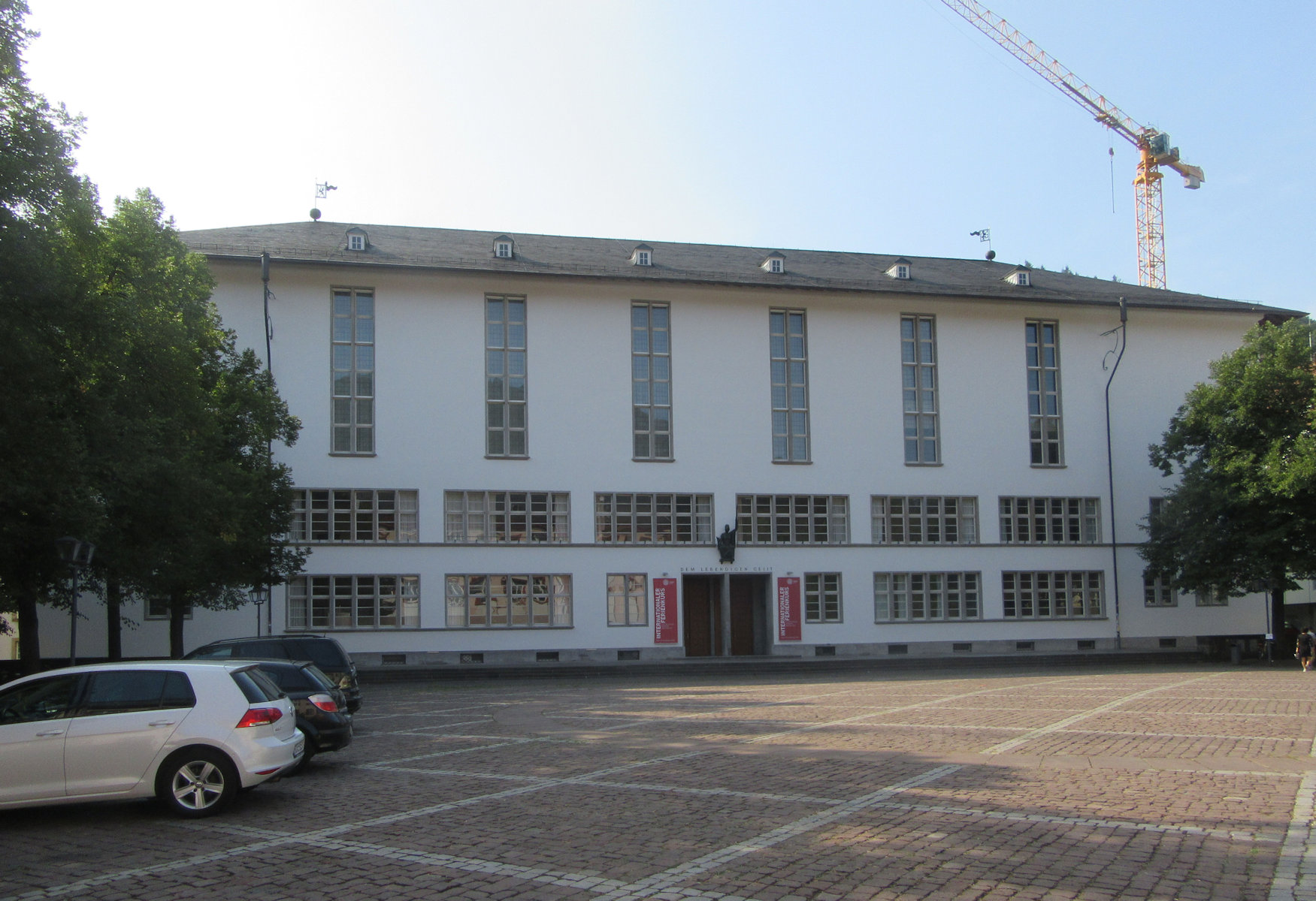 „Neue Universität” in Heidelberg; links stand die „Domus Shcolarum”, das erste Universitätsgebäude