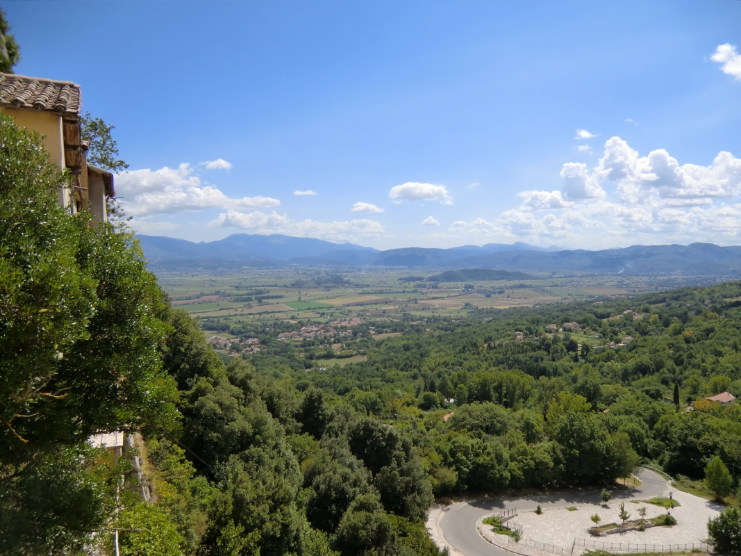 Blick vom Kloster bei Grecchio auf die Ebene von Rieti