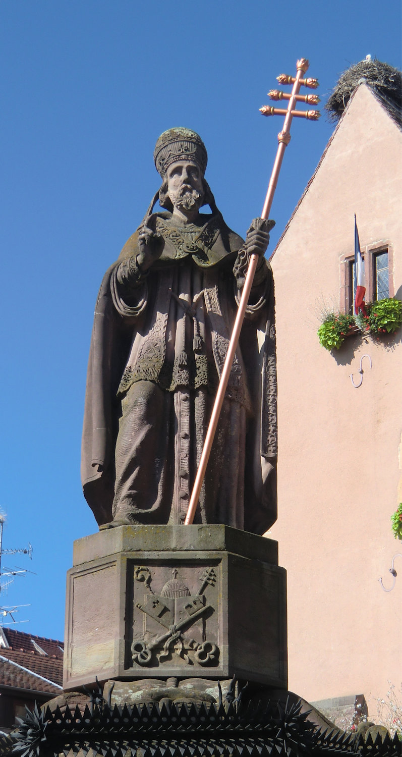 Denkmal vor dem Schloss in Eguisheim