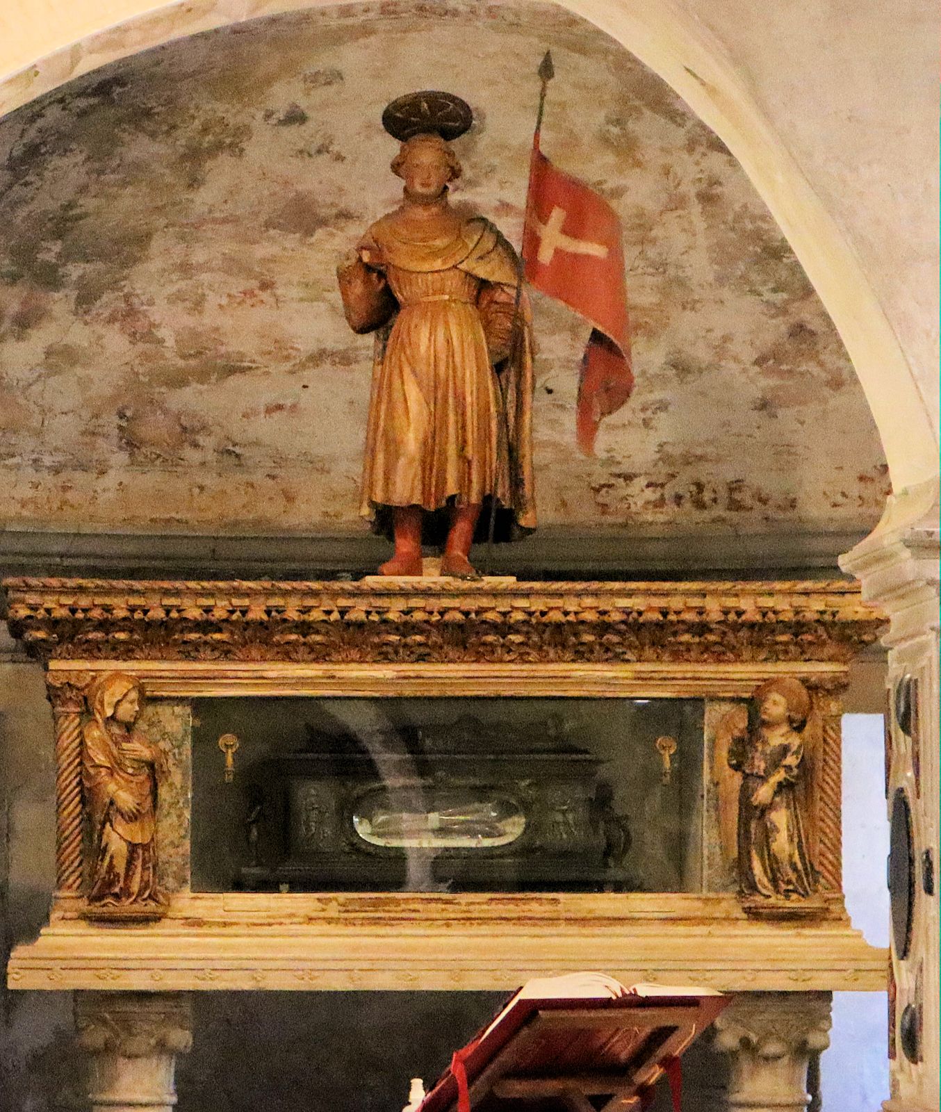 Liberalis' Reliquienschrein in der Krypta der Kathedrale in Treviso