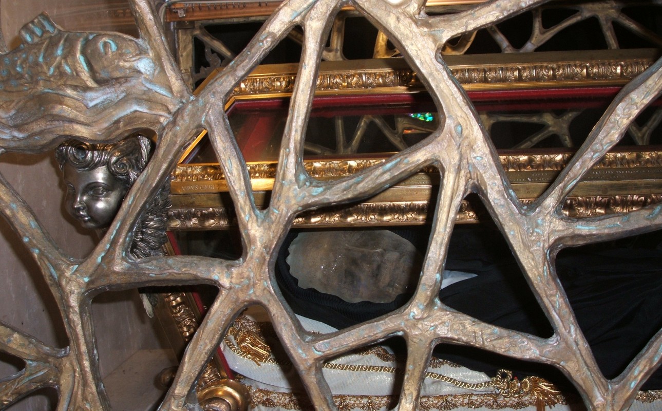 Kopf des unverwesten Leichnams von Lucia in der Krypta der Kathedrale Santa Margherita in Montefiascone