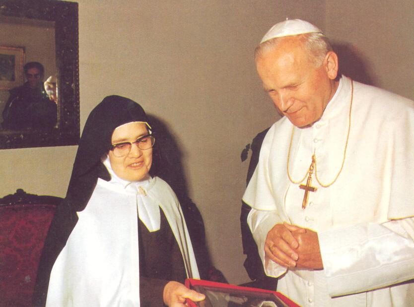 Maria Lucia 1982 mit Papst Johannes Paul II. in Fátima