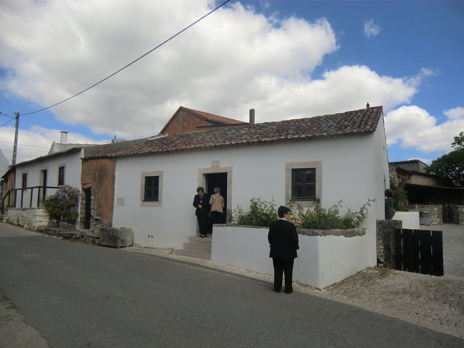 Lúcias Geburtshaus in Aljustrel, heute Museum, in dem auch ihr Geburtszimmer und im Garten der Ort der zweiten Engelserscheinung gezeigt wird