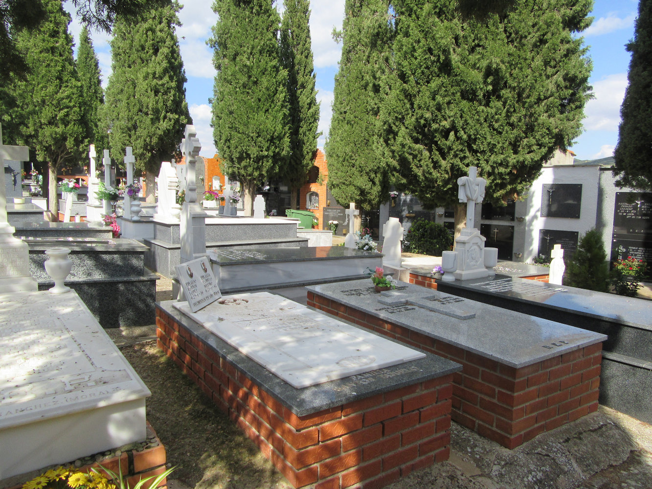Friedhof in Fuente el Fresno, Todesort der Märtyrer, zu dem eine nach ihnen benannte Straße führt