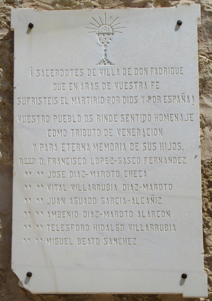 Gedenktafel an der Kirche in La Villa de Don Fadrique