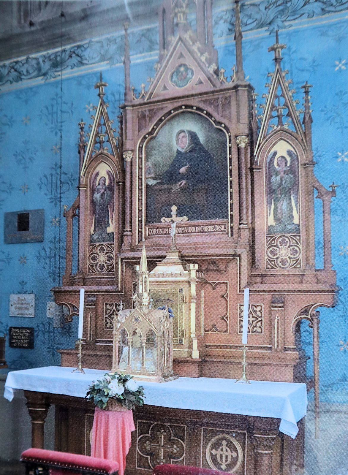 Altar für Magdalena-Sophie mit der Berührungsreliquie ihres Halstuches in der Kirche des Klosters Sacre Coeur Riedenburg in Bregenz