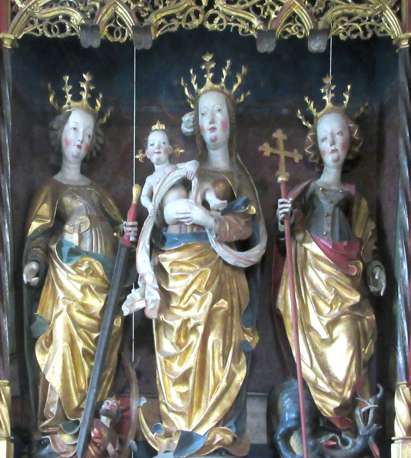 Katharina von Alexandria, Maria und Margareta (rechts), um 1500, am Flügelalter der Taufkapelle in der Stiftskirche in Ossiach in Kärnten