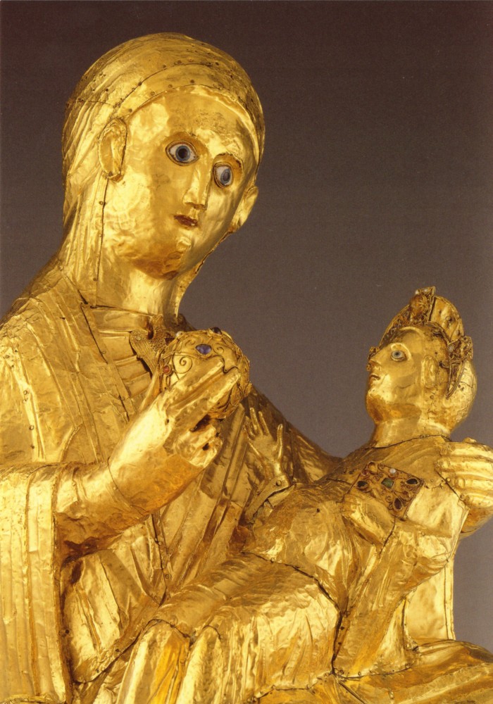 &bdquoGoldene Madonna vom Guten Rat&rdquo, die älteste erhaltene vollplastische Marienfigur der abendländischen Kunst, eines der wenigen erhaltenen ottonischen Großkunstwerke, um 980, in der Domschatzkammer in Essen