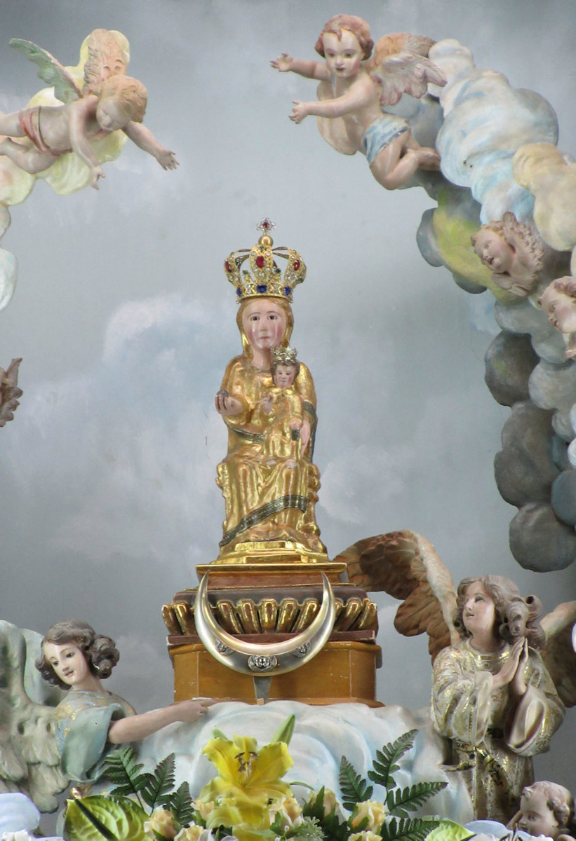 Die durch ihre Kleinheit auffallende Statue der Maria Gratia in der Kapelle in Belmonte bei Cuenca