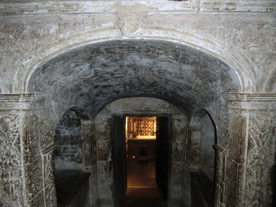 Eingang zur Krypta der Basilika Ste-Madeleine