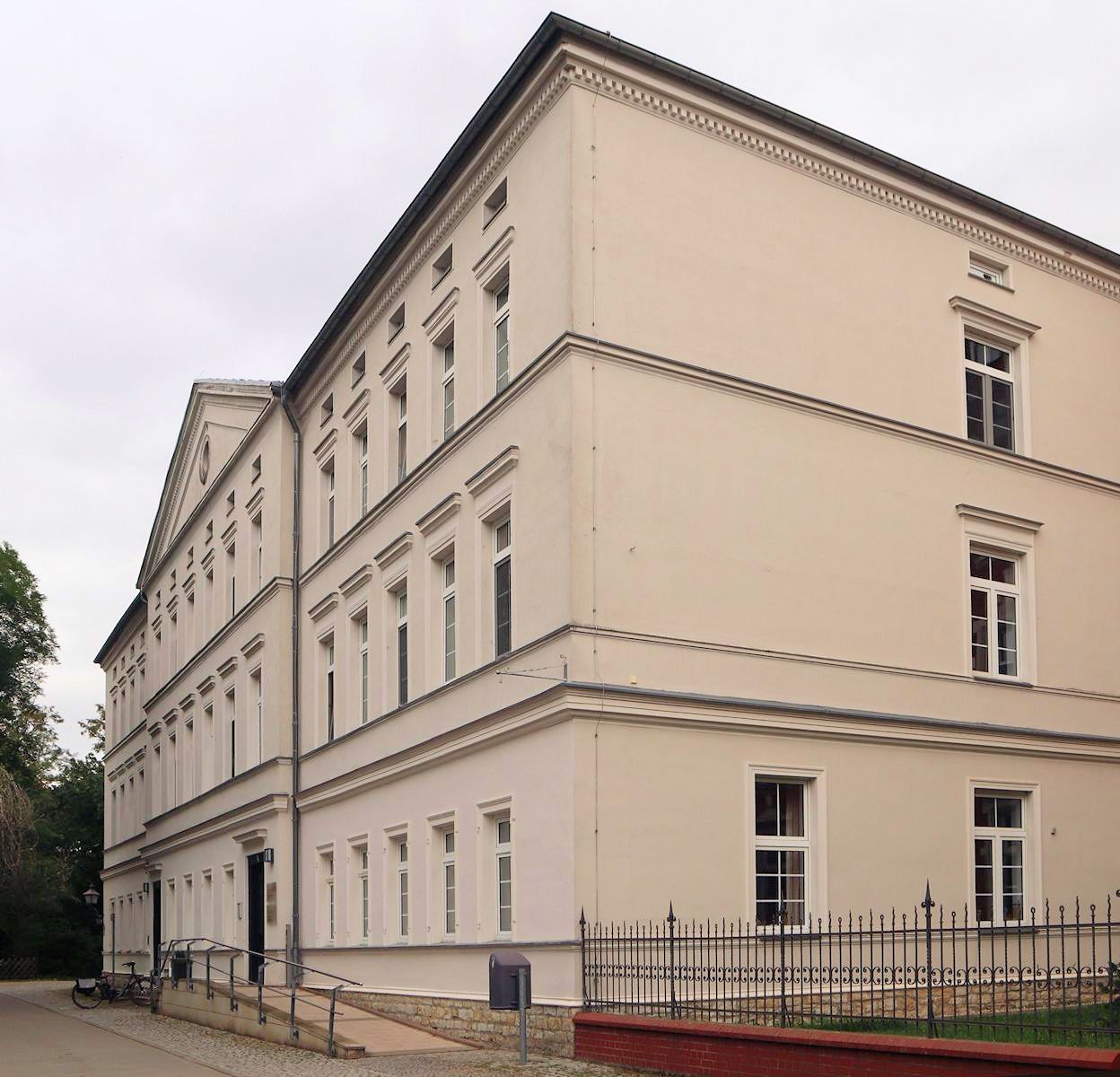 Unterrichtsanstalten in Gnadau, erbaut 1864, heute Altersheim