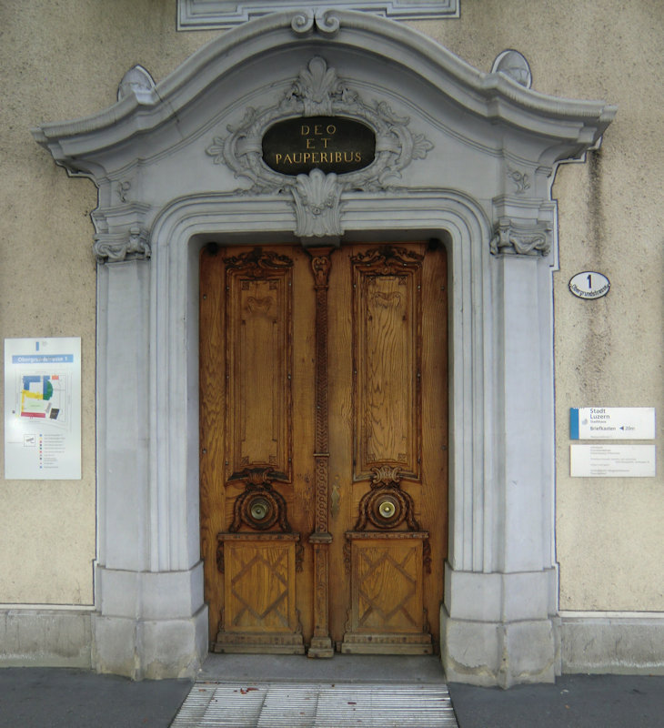 Tor des ehemaligen Bügerspitals in Luzern