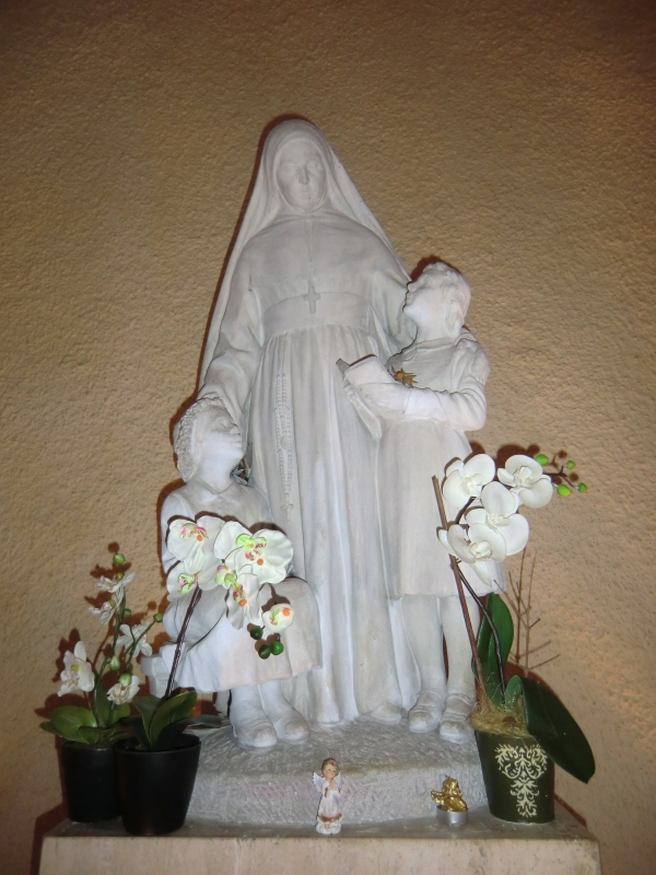 Statue in der Seitenkapelle der Ämilia de Rodat geweihten Kirche in Villefranche-de-Rouergue