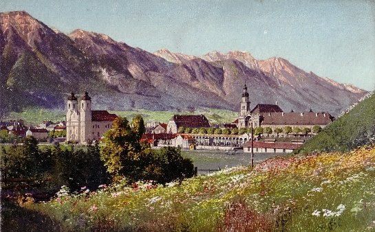 Postkarte von 1912: Pfarrkirche und Stift (rechts) in Wilten