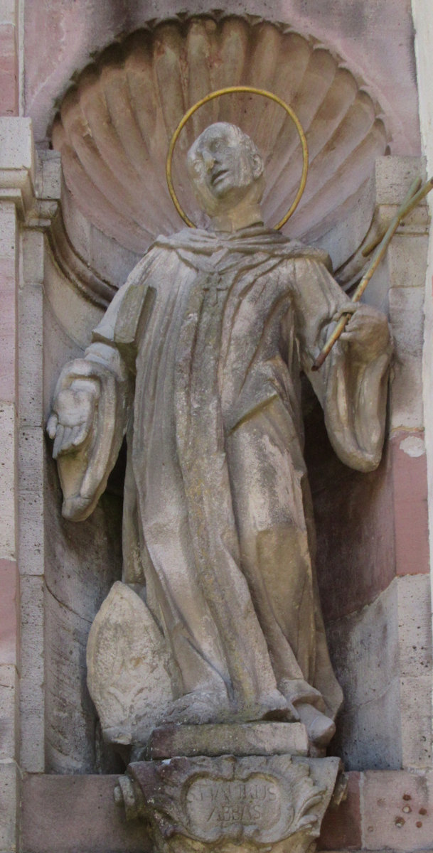 Statue am Tor zum Kloster Schwarzach in Rheinmünster