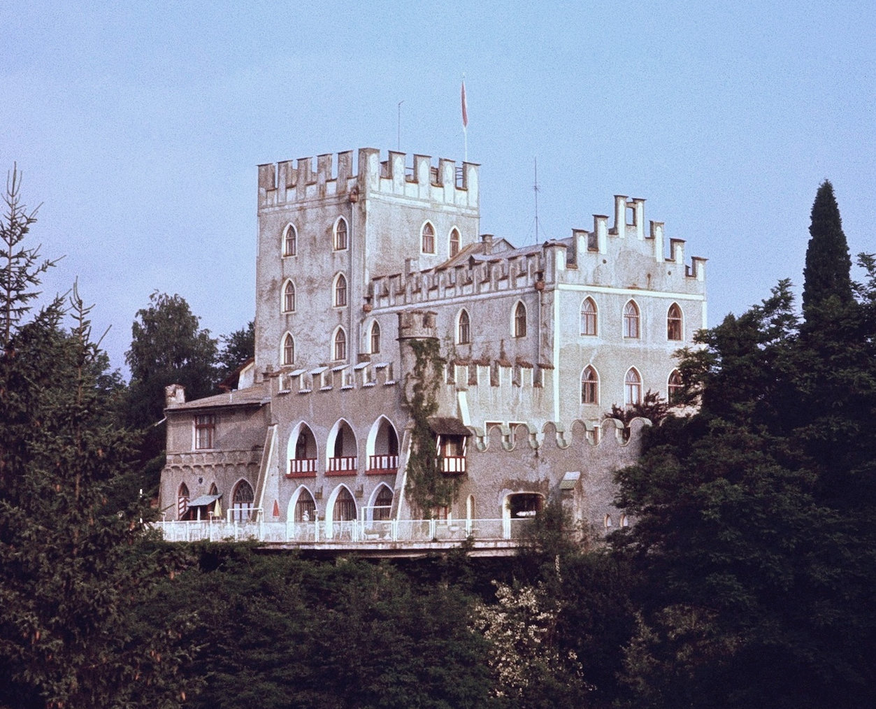 Schloss Itter</a>, heute wieder in Privatbesitz