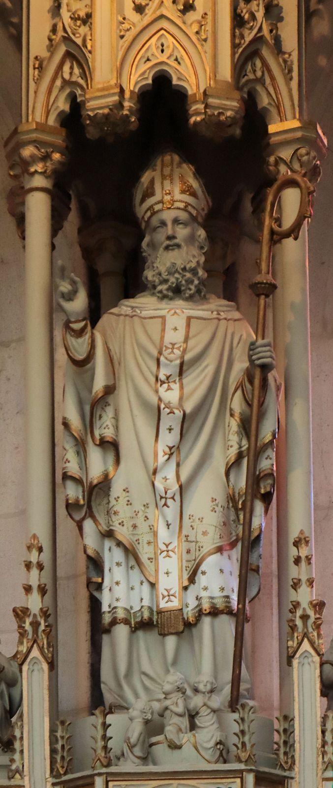 Statue am Reliquiar der Armreliquie in der Nikolaus geweihten Kirche in St-Nicolas-de-Port