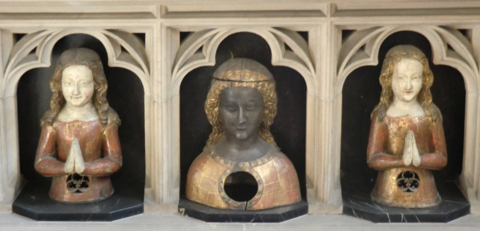 Reliquien in der „Goldenen Kammer” in der Ursula-Kirche in Köln