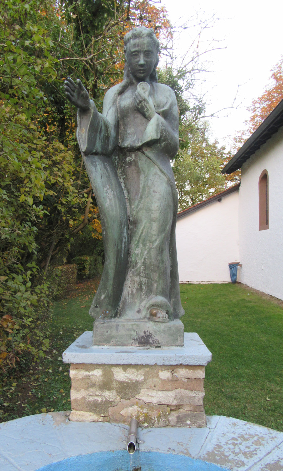 Martin Fröhlich: Statue, 1952, an der Oranna geweihten Kapelle bei Berus