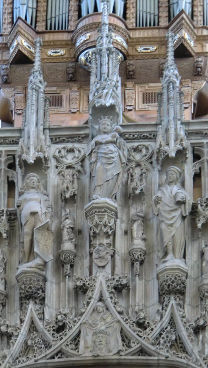 Albinus(links), Maria (Mitte), Pantaleon (rechts) und Veronika mit dem Schweißtuch (unten), um 1510, Skulpturen am Lettner der Kirche St. Pantaleon in Köln