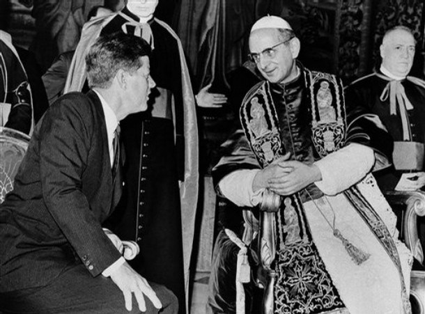 Papst Paul VI. wurde wenige Tage nach seiner Krönung von Präsident John F. Kennedy besucht