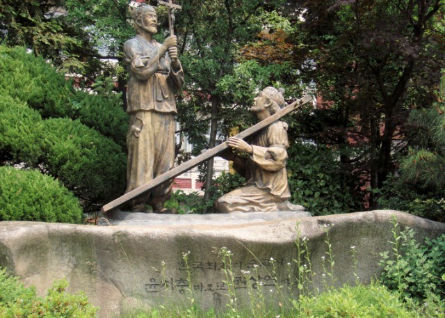 Denkmal an der katholischen Kirche in  Jeonju