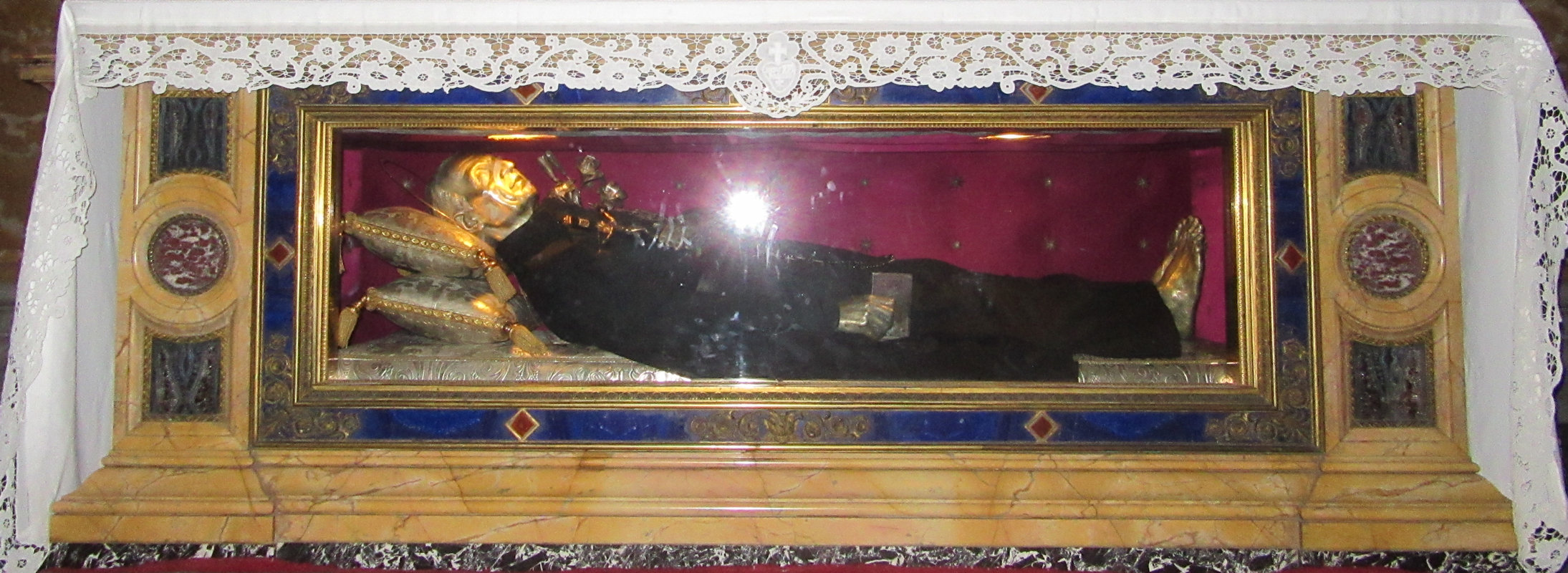 Liegefigur in der Kirche Santi Giovanni e Paolo in Rom